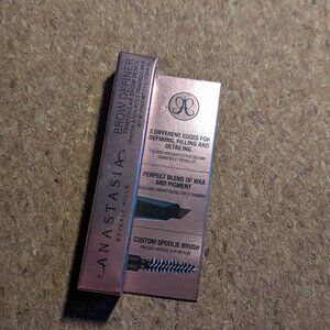 Anastasia Beverly Hills Brow Definer in Medium Brown
